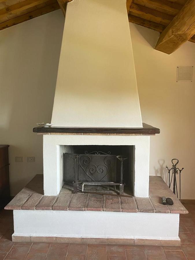 Casa Di Campagna In Collina Tatti Экстерьер фото